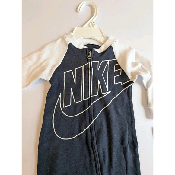 Nike Sleeper Baby NEW navy white Size 6 Months 15 -18lbs Front Zip Footed PJs - Picture 2 of 7